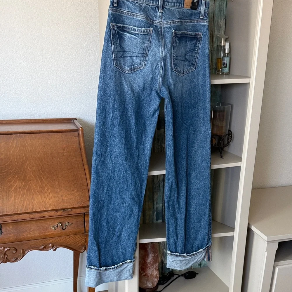 American Eagle Outfitters women’s  Relaxed Fit Denim Jeans - Picture 2 of 2